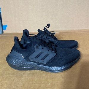 Adidas Ultraboost 22 Women’s size 7 1/2 Black